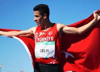 Milli sporcu Mehmet Çelik, 45 yıllık Türkiye rekorunu kırdı