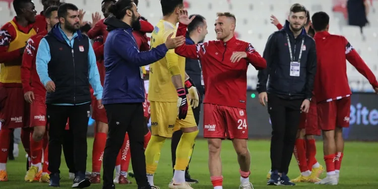 Süper Lig’de kalmayı garantileyen Sivasspor’da büyük sevinç