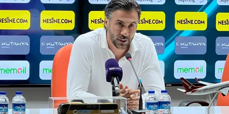 Alanyaspor Teknik Direktörü Ömer Erdoğan: “Taraftarlardan özür diliyorum”