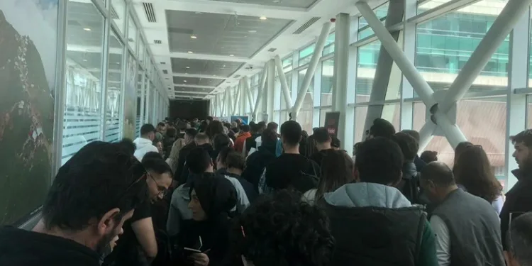 Sınırda PlayStation kuyruğu