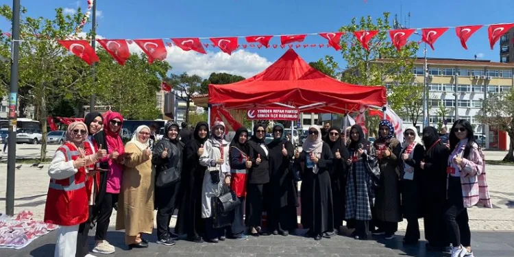 Yeniden Refah Partisi Gemlik’te vatandaşlarla buluştu