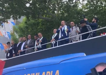 Mustafa Varank Kestel’de vatandaşlara seslendi