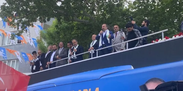 Mustafa Varank Kestel’de vatandaşlara seslendi