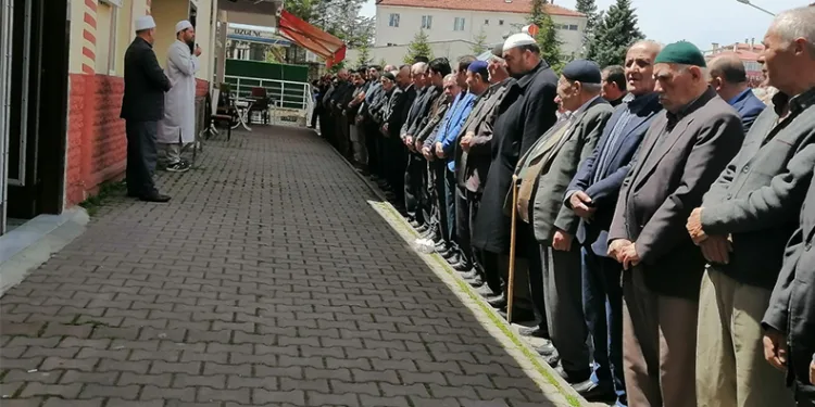 Oy kullandıktan sonra hayatını kaybetti