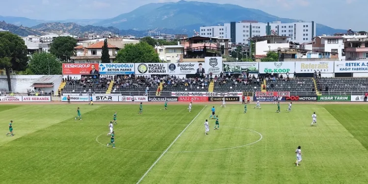 Bursaspor 1 puan alarak kümede kalmayı başardı