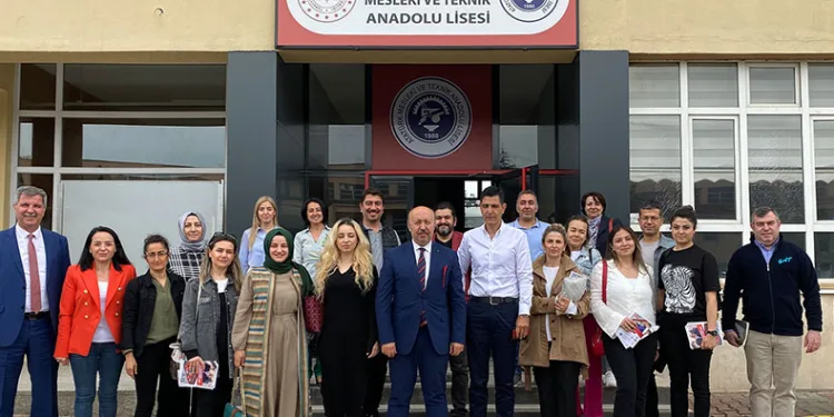 BOSİAD gençleri mesleki eğitime çağırıyor