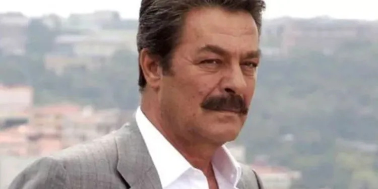 “Saygılı olun, ayağa kalkın ve alkışlayın”