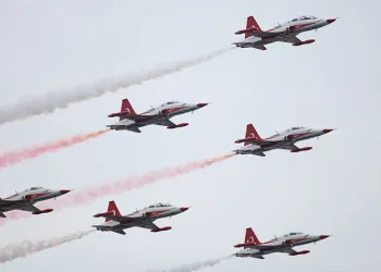 Türk Yıldızları nefes kesti