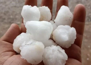 Adıyaman’a ceviz büyüklüğünde dolu yağdı