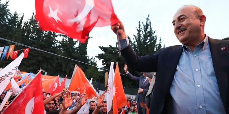 “Suriyelileri gönderelim ama insani bir şekilde”