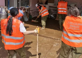 AFAD Gönüllüleri, selin yaraları sarılıyor