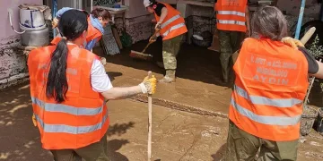 AFAD Gönüllüleri, selin yaraları sarılıyor