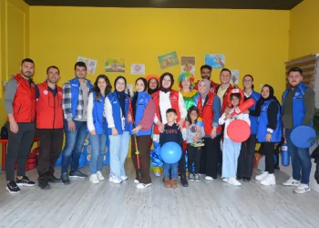 Minikler sosyal alanda oyunun keyfini yaşadılar