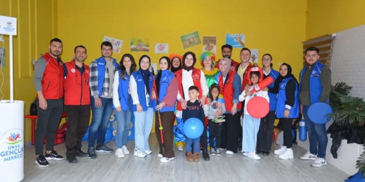 Minikler sosyal alanda oyunun keyfini yaşadılar
