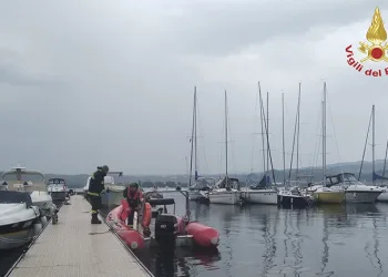İtalya’da turistleri taşıyan bot battı