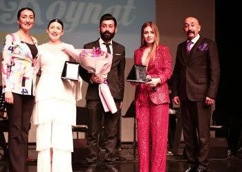 Bursa’da unutulmayan şarkılarla müzik dolu gece