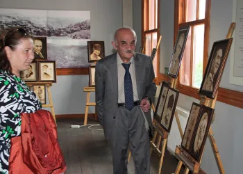 Eşi ölünce kendini sanata adadı