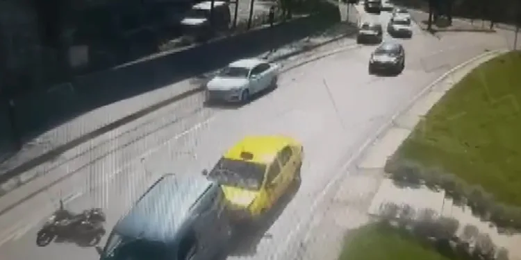 Ters şeritten giden otomobil zincirleme kazaya yol açtı
