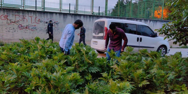 Şüphelilerin polisle kovalamacası kameraya yansıdı