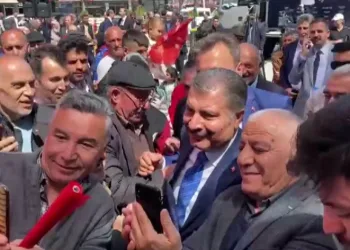 Bakan Koca memleketinde konuştu, babası duygulandı