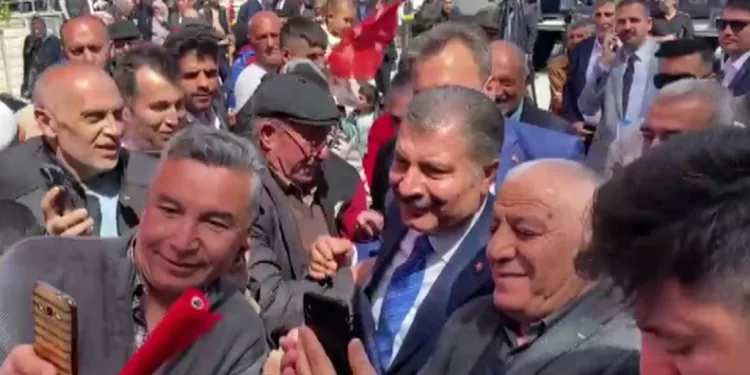 Bakan Koca memleketinde konuştu, babası duygulandı