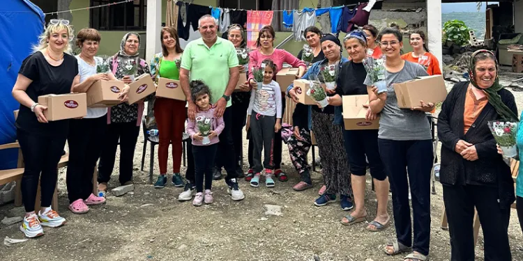 Depremzede binlerce anneyi unutmadı