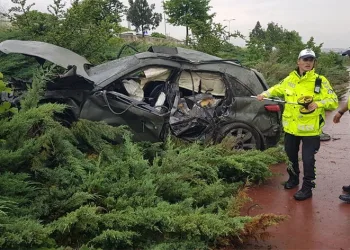 Cip bariyeri kırıp bisiklet yoluna uçtu