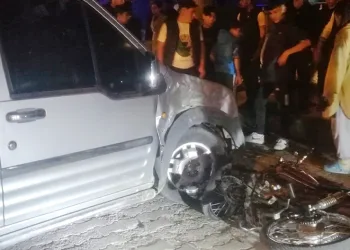 Kamyonet motosikletle çarpıştı: 1 ölü