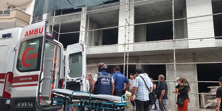 Üçüncü kattan düşen işçi ağır yaralandı