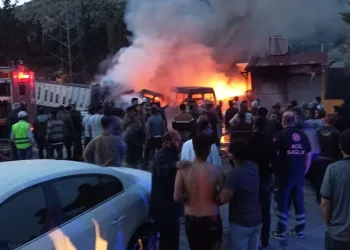 Freni patladı, asker uğurlamasının ortasına daldı