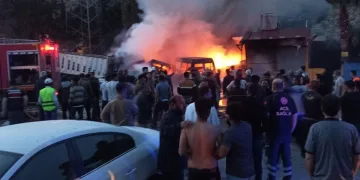 Freni patladı, asker uğurlamasının ortasına daldı