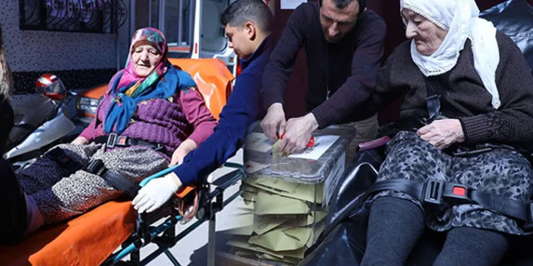 Bursa’da ambulansla okula, sedye ile sandığa