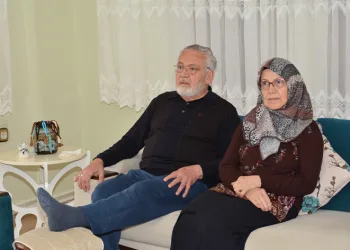 Ameliyatına aldırış etmeden oy kullandı