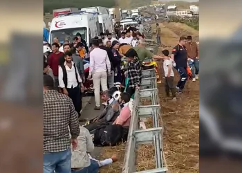 5 aracın karıştığı kazada ortalık savaş alanına döndü