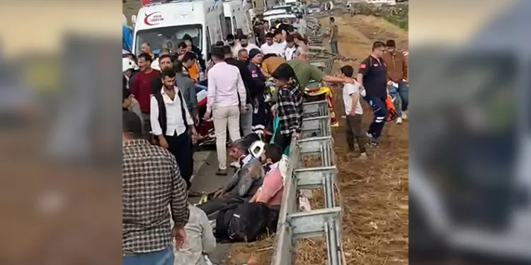5 aracın karıştığı kazada ortalık savaş alanına döndü