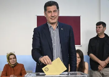Sinan Oğan Ankara’da oyunu kullandı