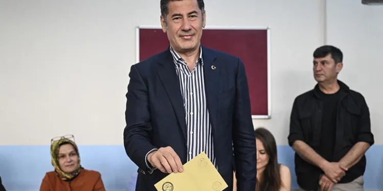 Sinan Oğan Ankara’da oyunu kullandı