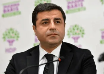 “Aktif politikayı bırakıyorum”