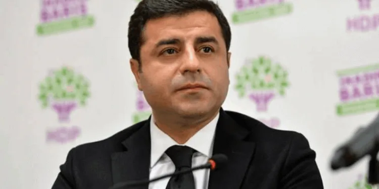 “Aktif politikayı bırakıyorum”