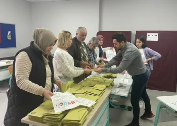 Bursa’da da sandıklar açılmaya başlandı