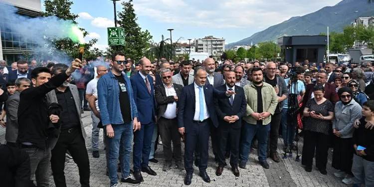 Bursa Büyükşehir işçisi bayram yaptı