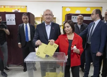 Cumhurbaşkanı adayı Kemal Kılıçdaroğlu oyunu kullandı