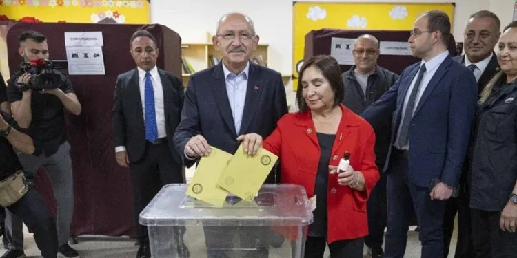 Cumhurbaşkanı adayı Kemal Kılıçdaroğlu oyunu kullandı