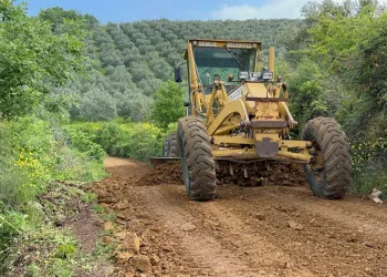 Ekipler arazi yollarını düzenliyor