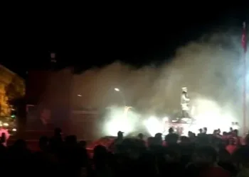 Cengiz Kurtoğlu konserinde yangın