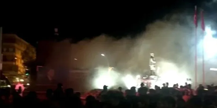 Cengiz Kurtoğlu konserinde yangın