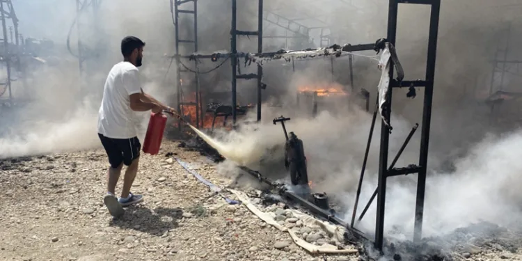 Çadır kentte yürekleri ağza getiren yangın