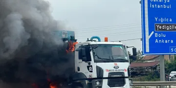 Kamyon alev alev yandı