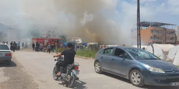 Çadırda çıkan yangın araçlara da sıçradı