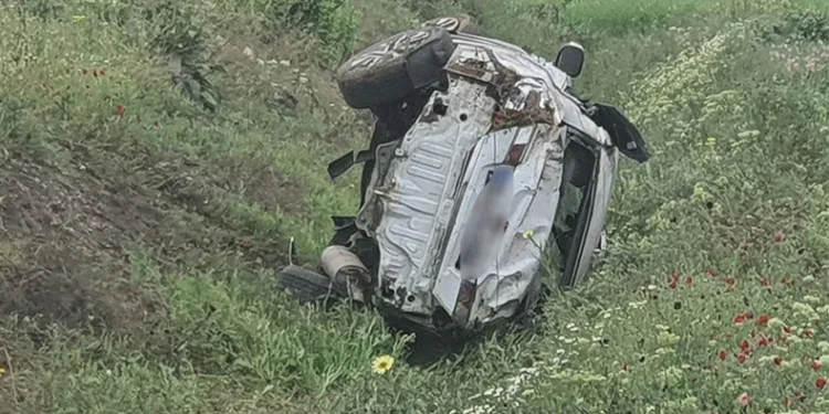 Otomobil su kanalına düştü: 1 ölü, 4 yaralı